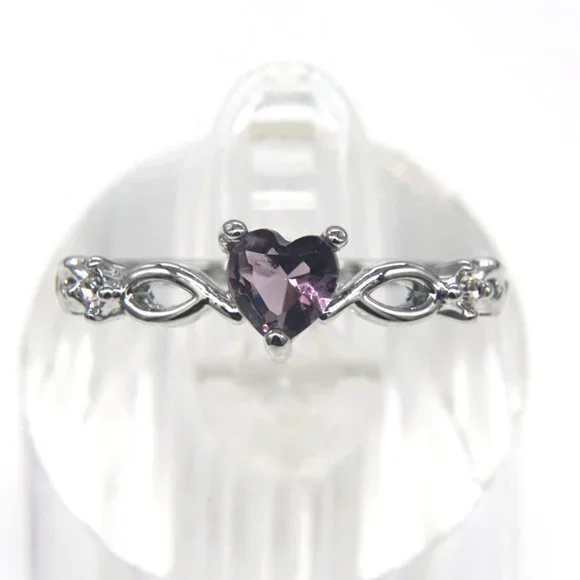 Ring with Amethyst Heart Shaped stone. - Picture 3 of 4